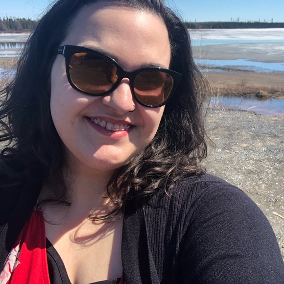 Meet your Posher, Krystal - Picture 1 of 3